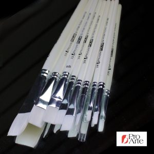 Pro Arte Series 32 flat artists brushes