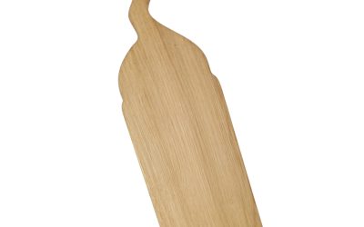 Hand-Finished Oak Chopping Board with Wobbly Handle – Rustic Wooden Kitchen Board